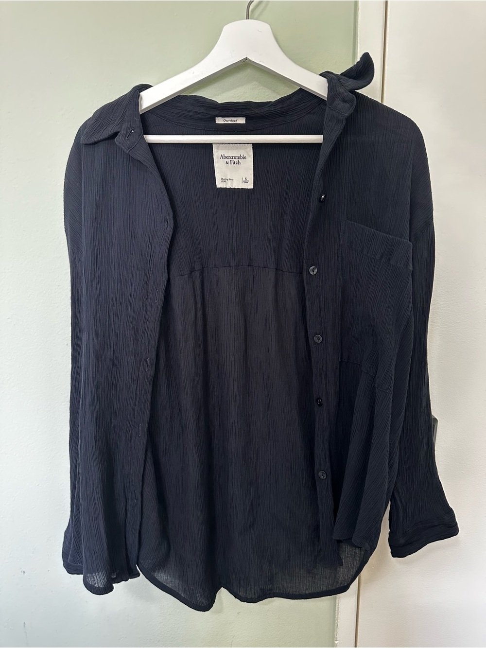 Abercrombie & Fitch Black Lightweight Button-Up Shirt size S